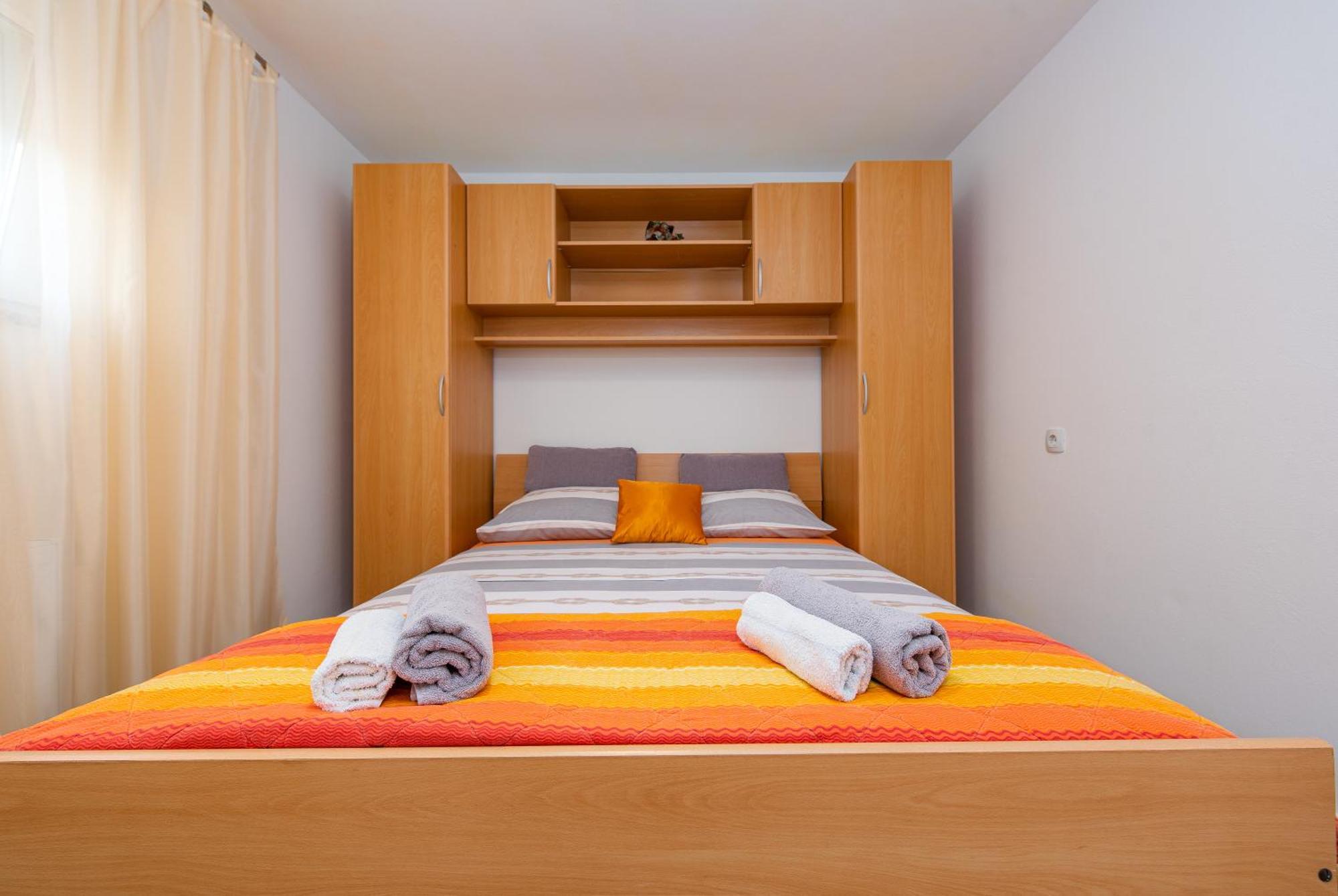 Nena Apartmani Vir Exterior photo