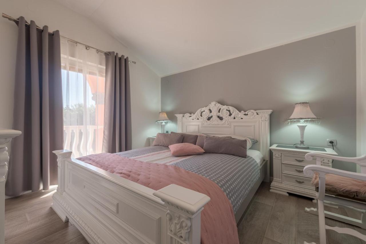 Nena Apartmani Vir Exterior photo