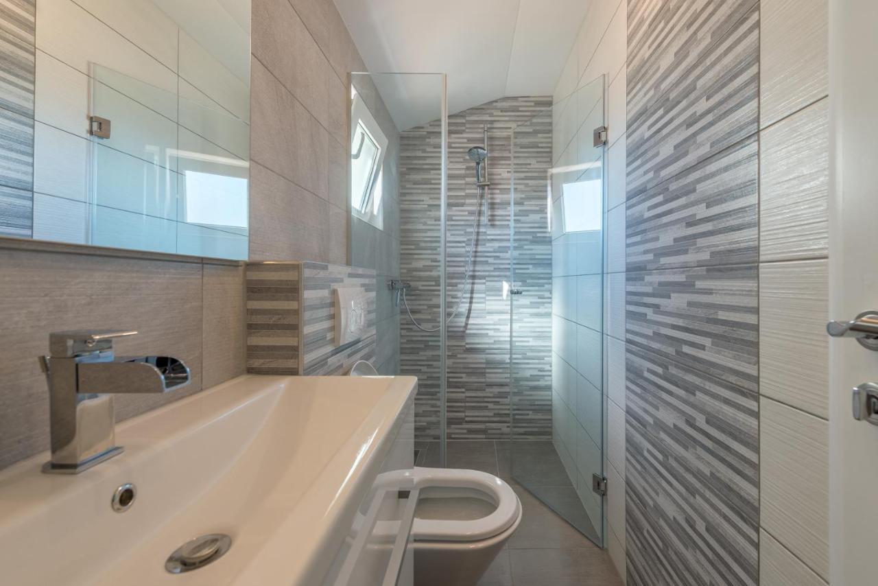 Nena Apartmani Vir Exterior photo